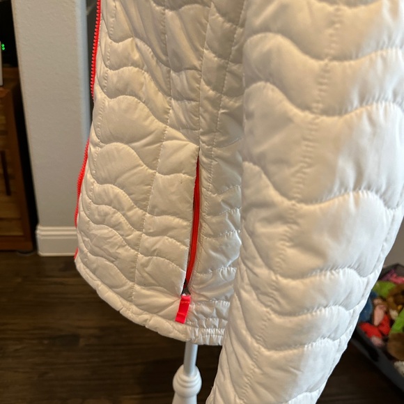 The North Face Women's White Jacket large puffer zip closure & pockets - Picture 7 of 15